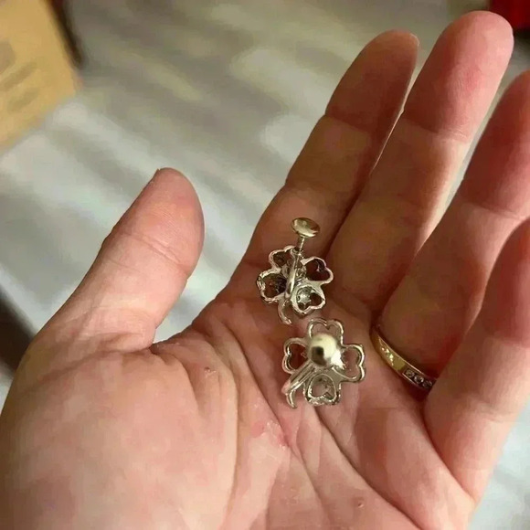 4/$100 Silver rhinestone vintage  1960 a screwback earrings lucky clover - Picture 5 of 6